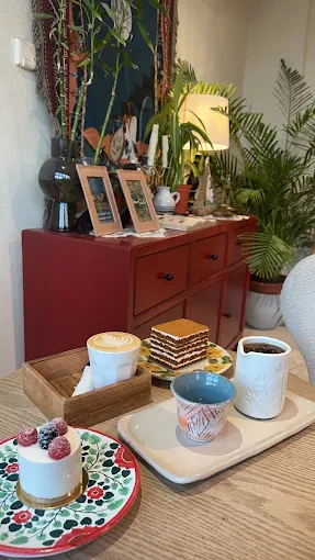 Be Around cafe