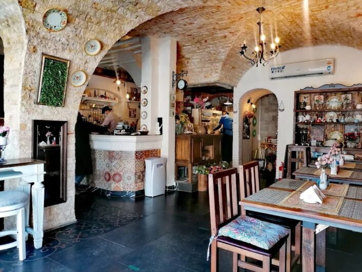 LaFamiglia Bistro Cafe لافاميليا بيسترو كافيه