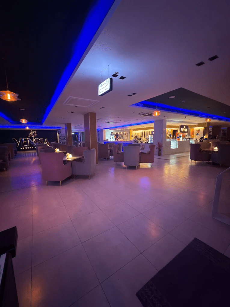 Vensia Lounge & Cafe