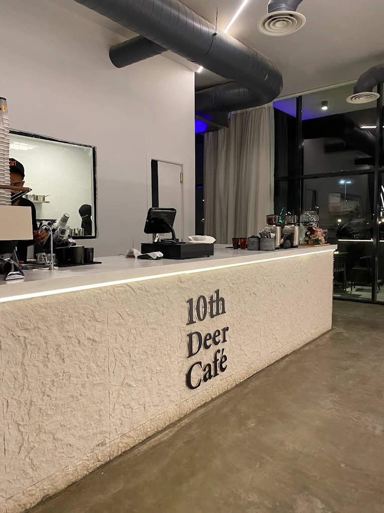 10th Deer Cafe