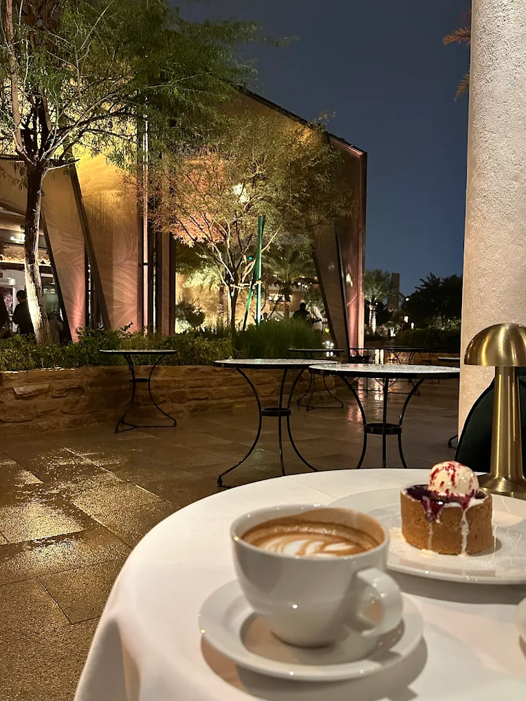 Cafe De L’ Esplanade