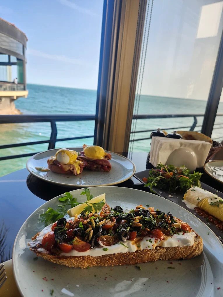 Sun Room Cafe & Restaurant