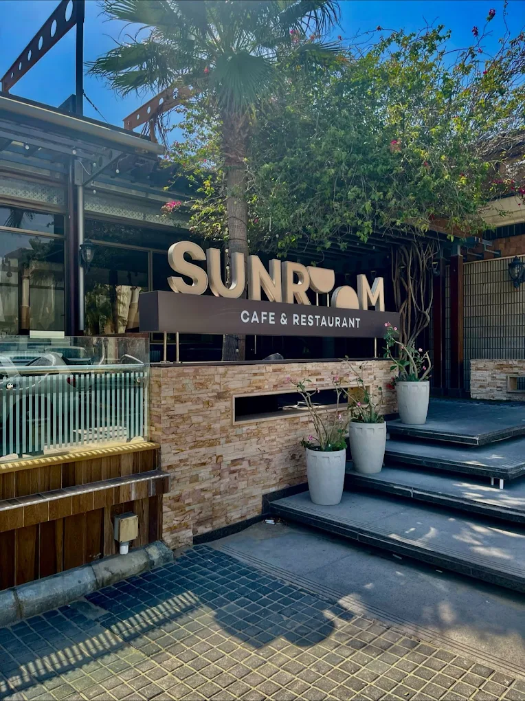 Sun Room Cafe & Restaurant