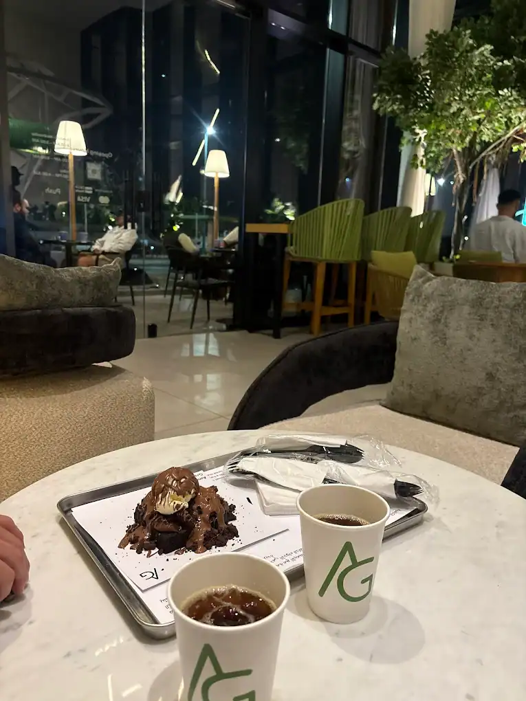 AG Obhur in live style