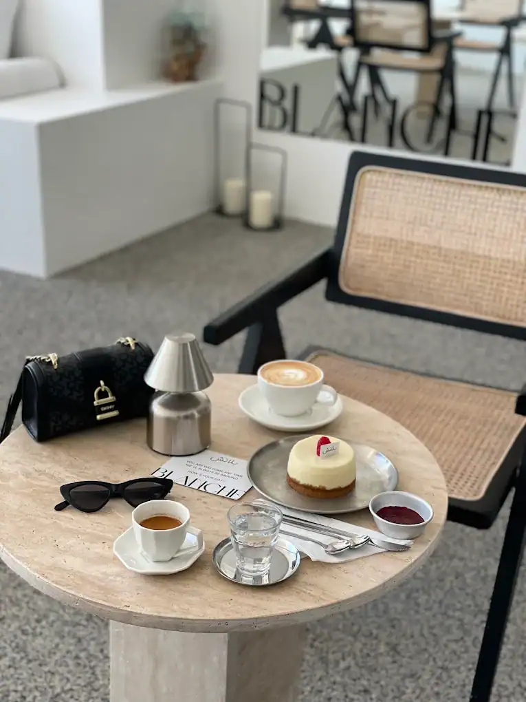 Blanche cafe