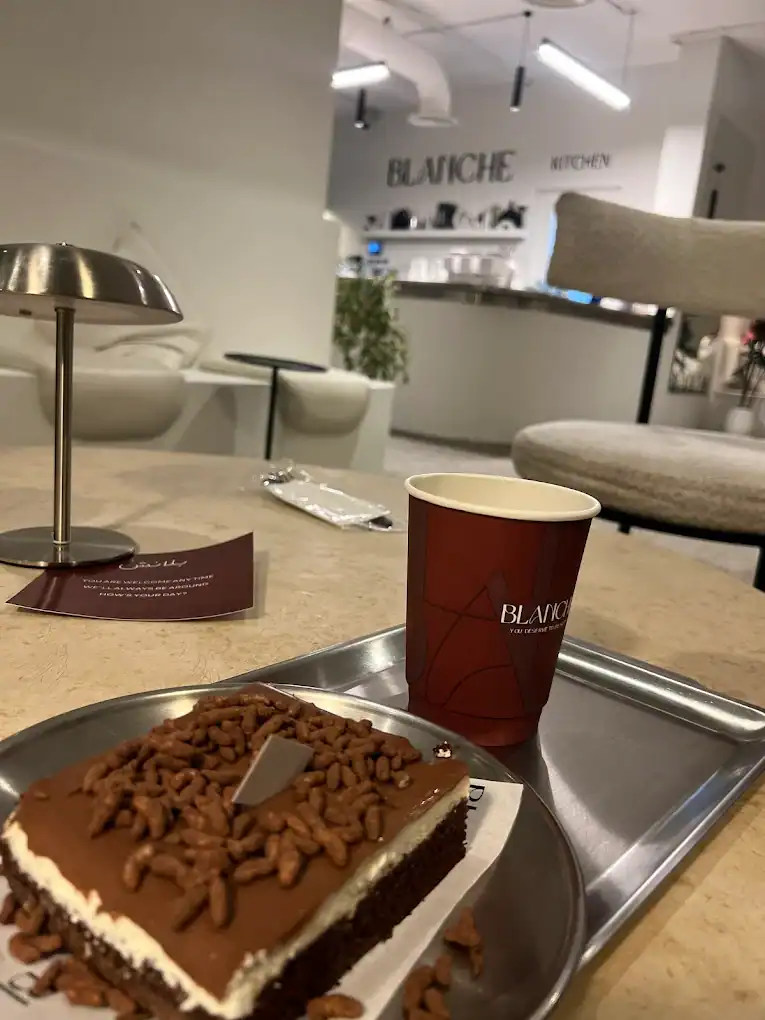 Blanche cafe