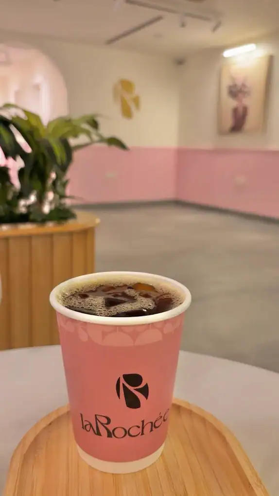 laRochee Cafe & Bakery