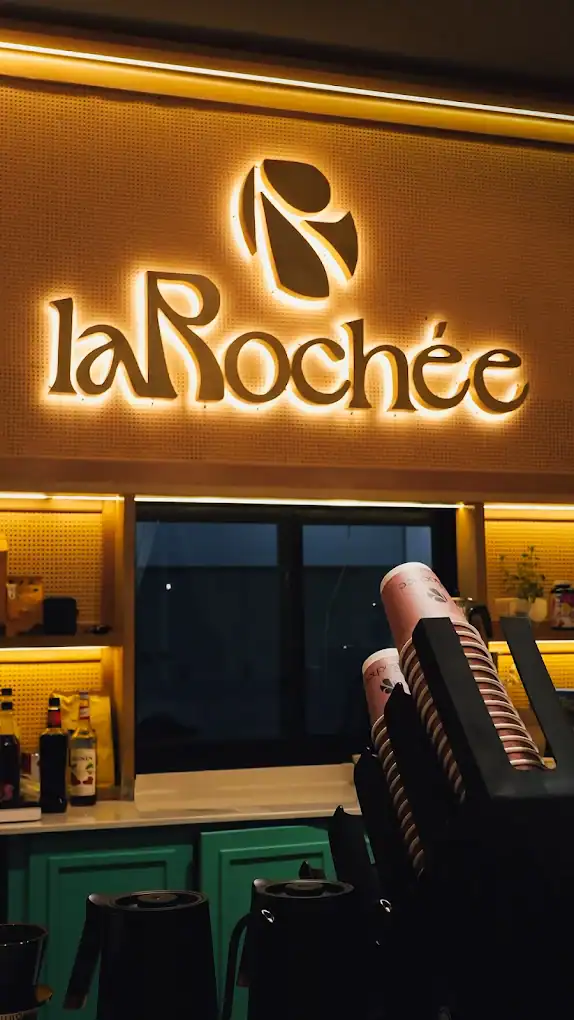 laRochee Cafe & Bakery