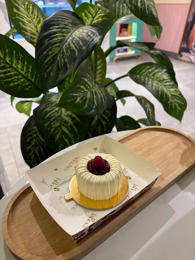 laRochee Cafe & Bakery