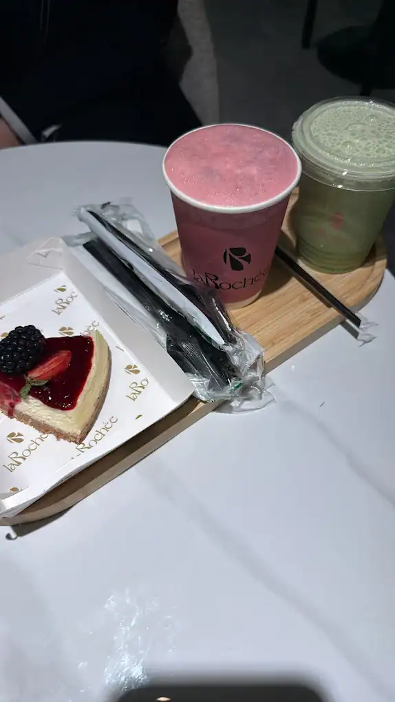 laRochee Cafe & Bakery